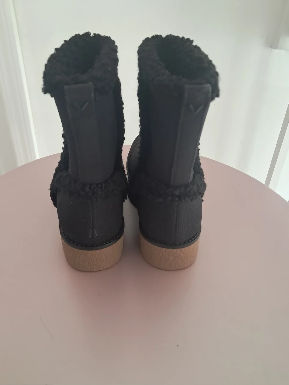 Vivaia Boots Women's 38 8 Black Terry Faux Fur Water Repellent Cozy Comfy